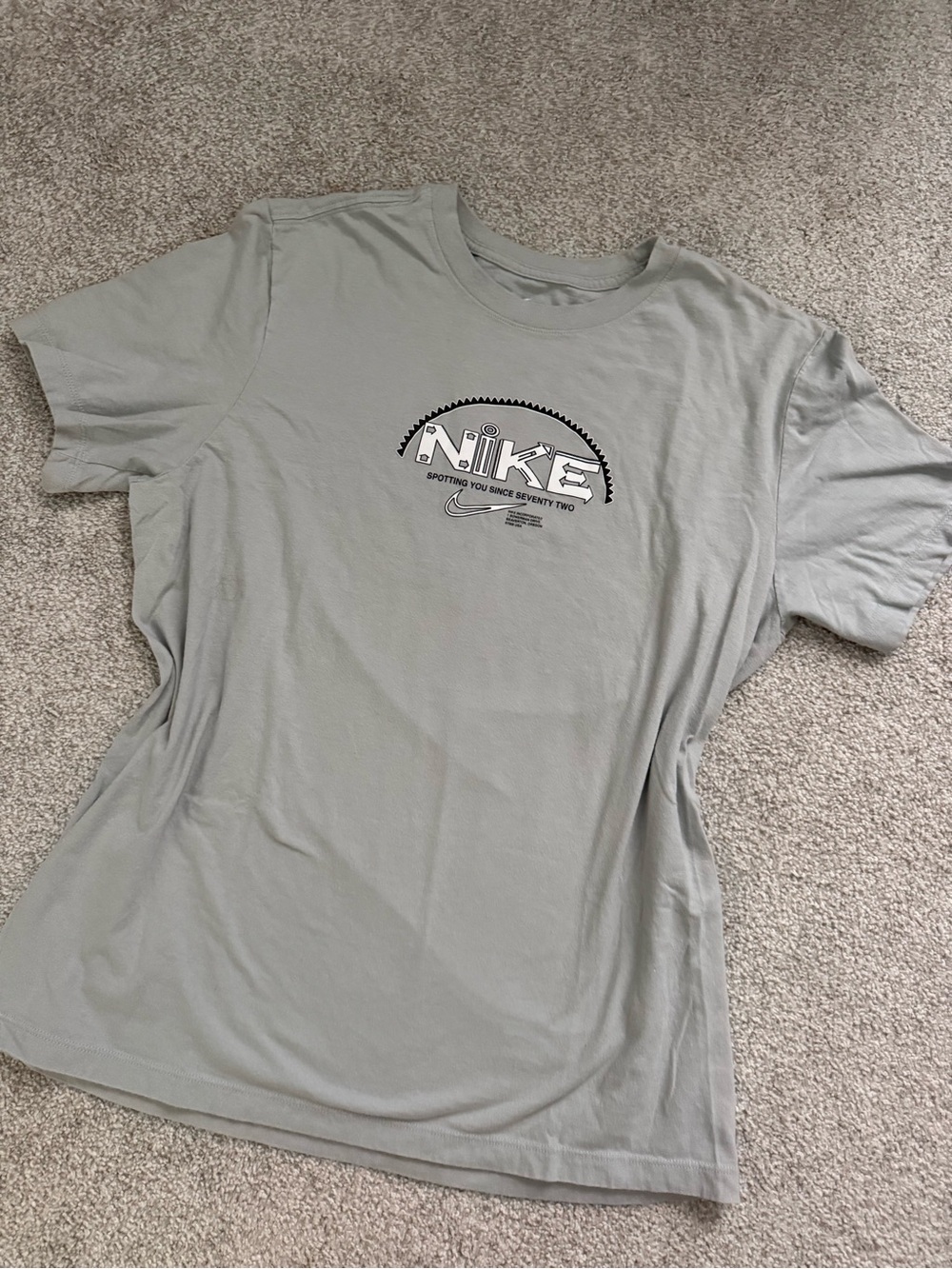 Nike Light Gray Graphic Short Sleeve Tee